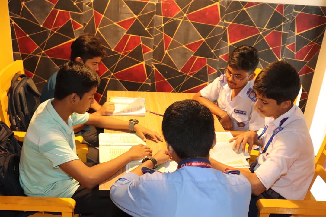 সপ্তম-দ্বাদশ শ্রেণি (একাডেমিক)